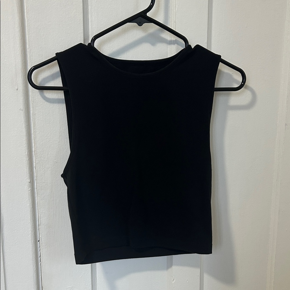 Aritzia Black Sleeveless Crop Top small butter